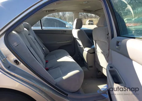 2004 Toyota Camry Le z USA, uszkodzony, nr VIN 4T1BE32K04U842793